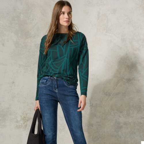 Cecil Top With Subtle Button Detail