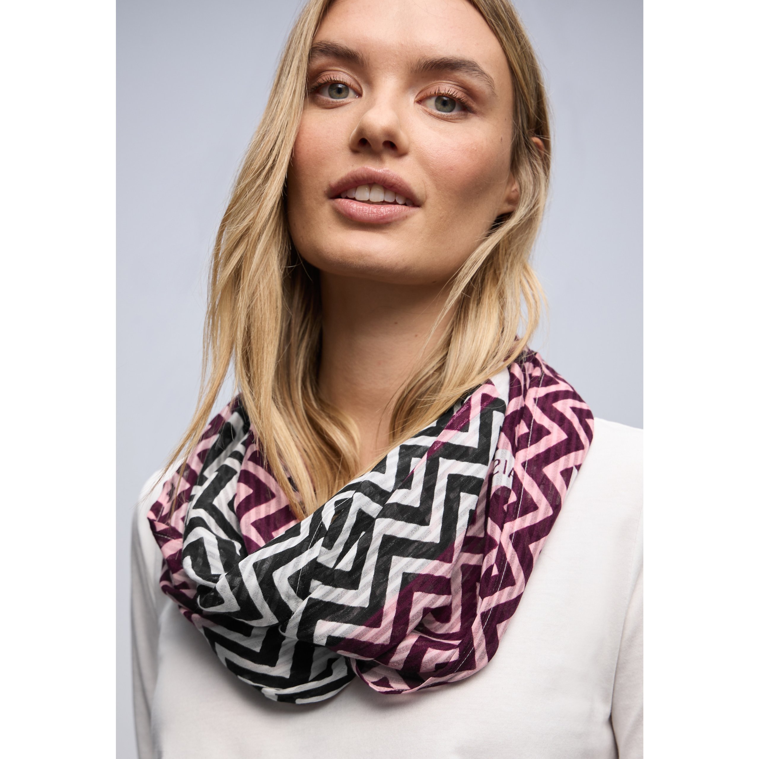 Street One Zig Zag Pattern Loop