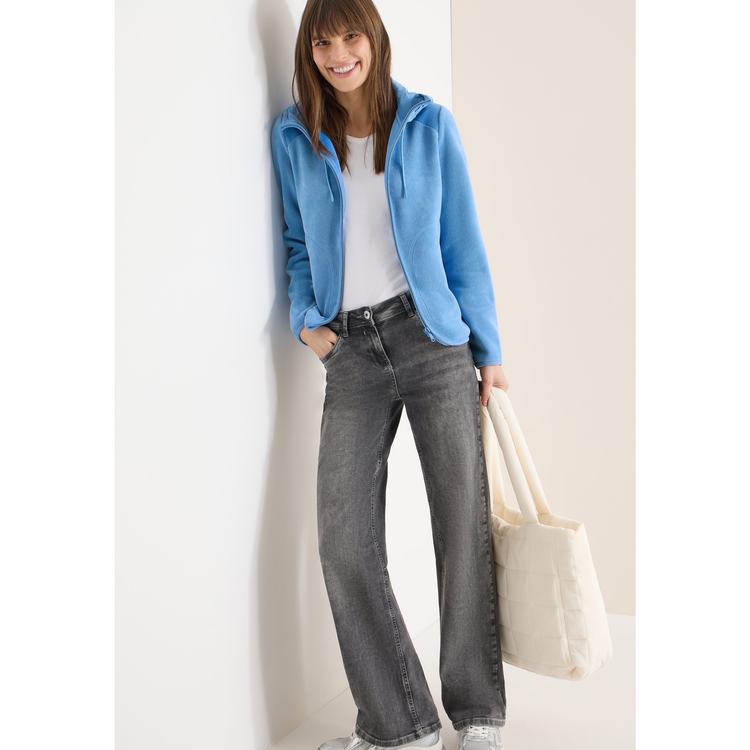 Cecil fountain blue fleece - Image 3