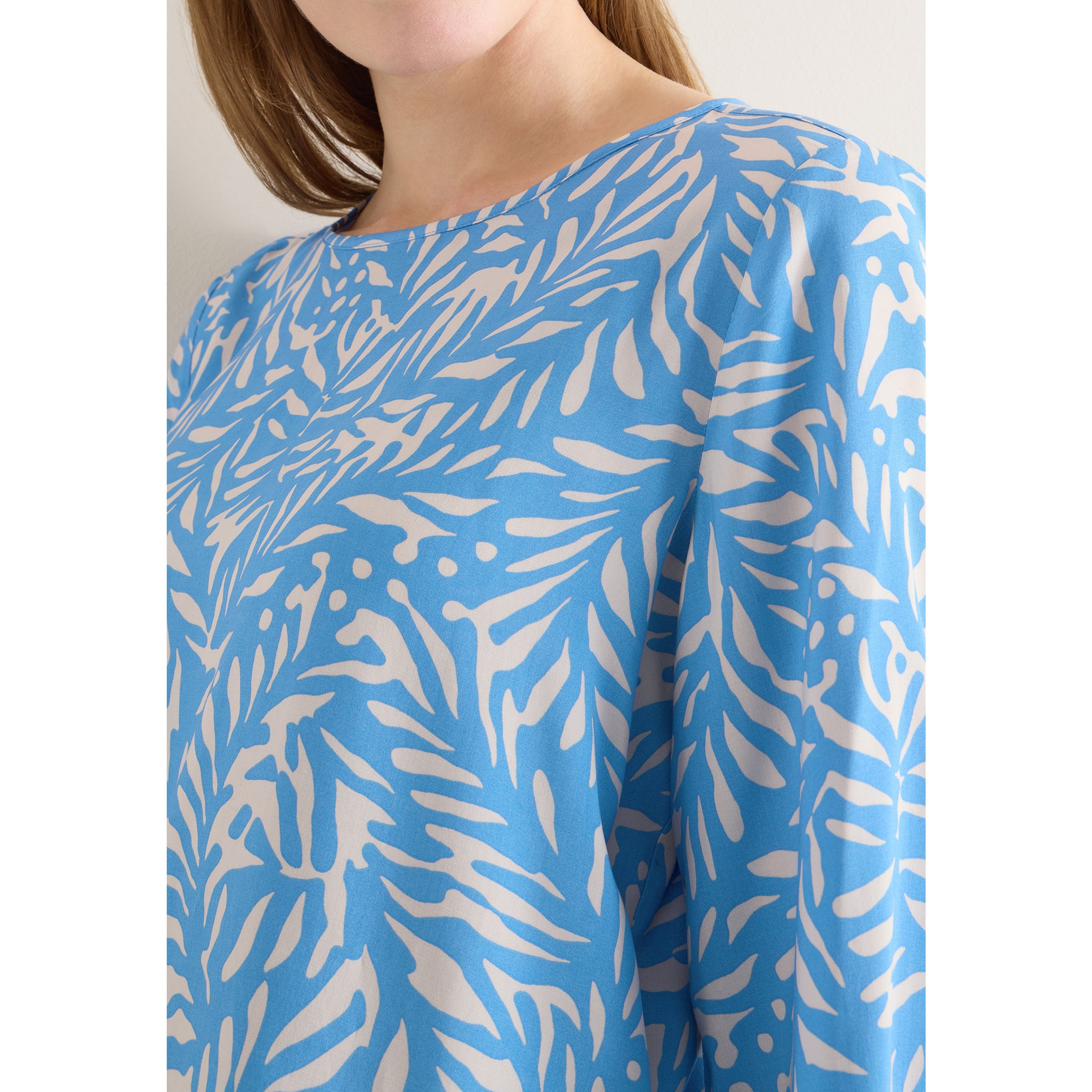 Cecil Blue Print Top - Image 7
