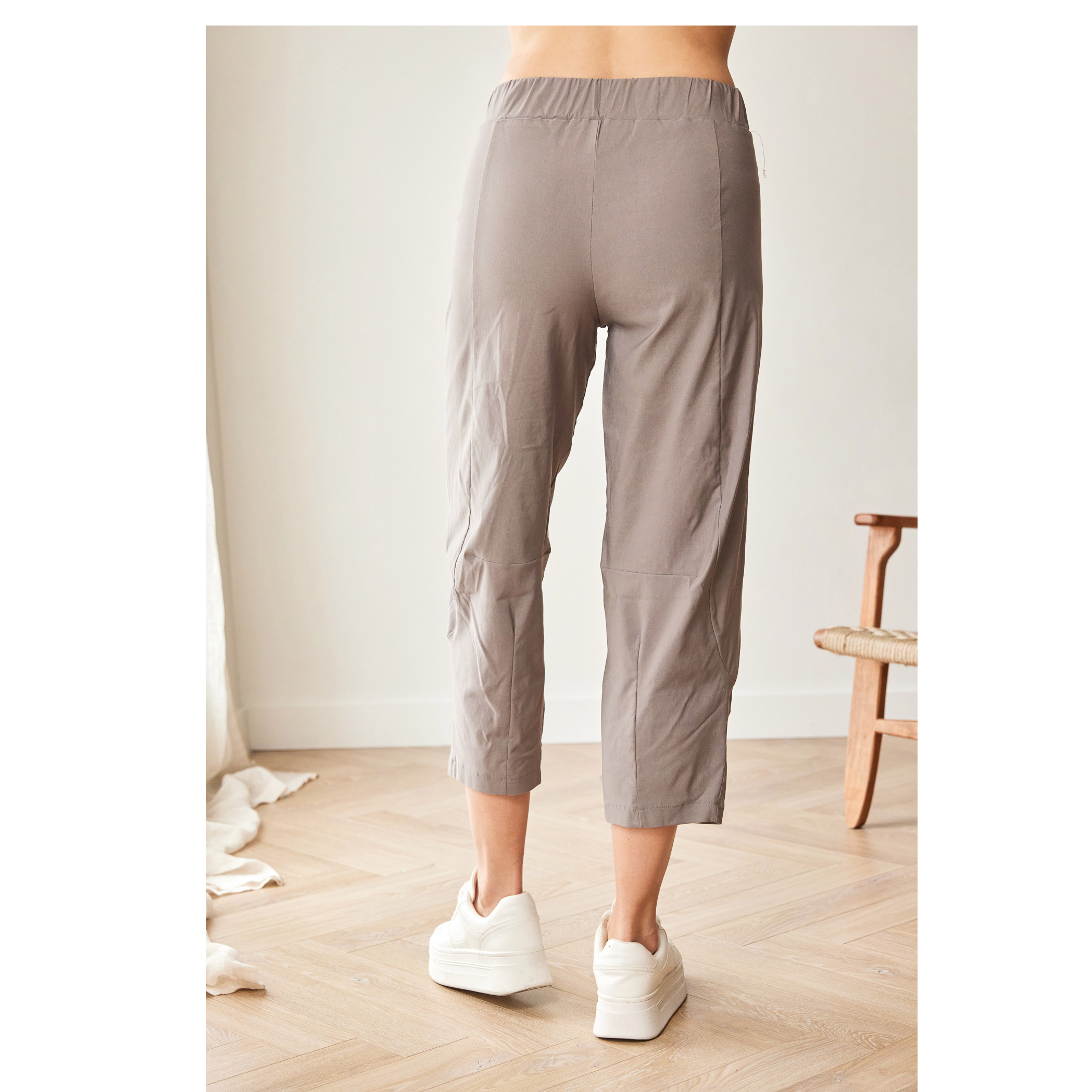 Peruzzi Slouch Trouser (Beige, Navy, Taupe) - Image 3