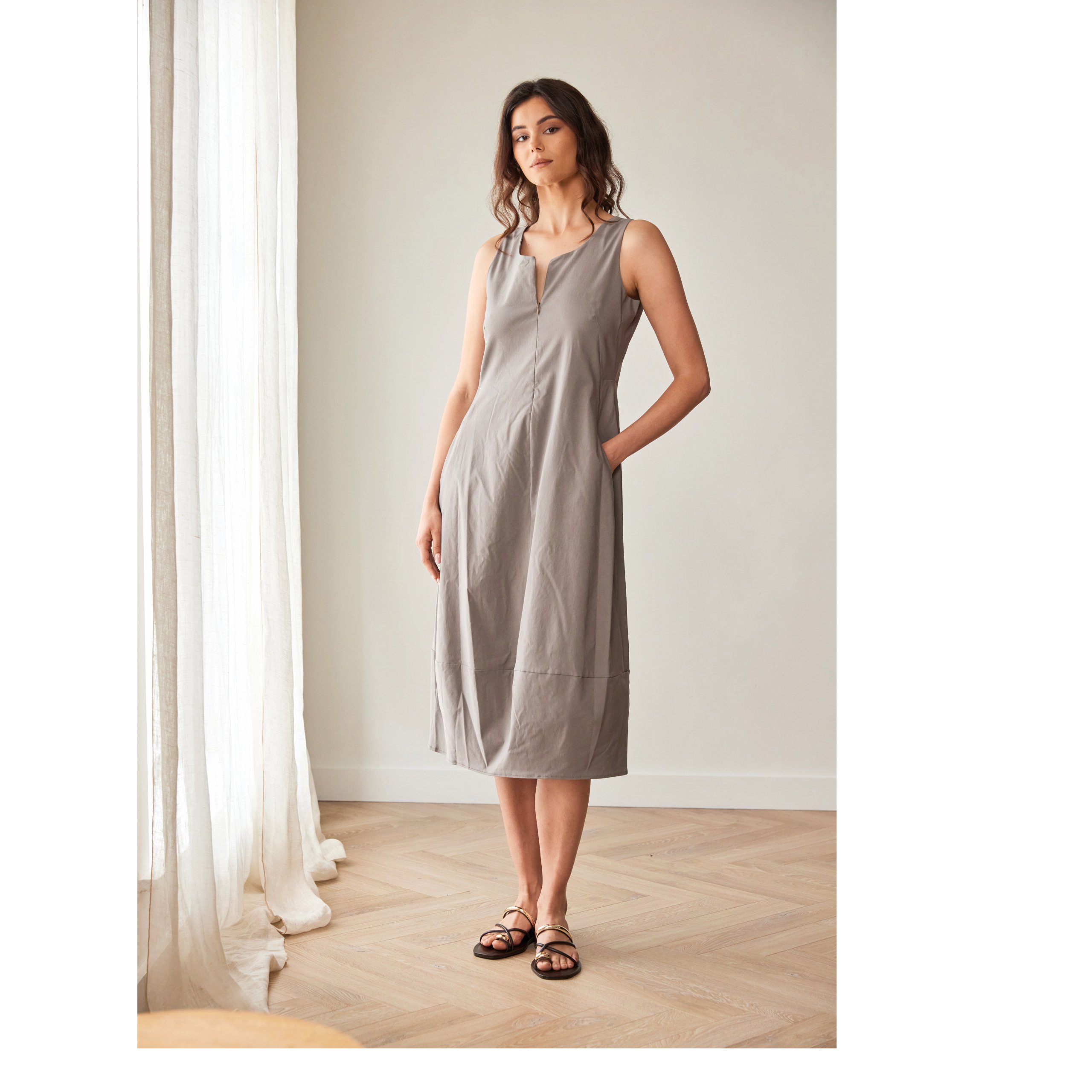 Peruzzi Sleeveless Dress - Image 4